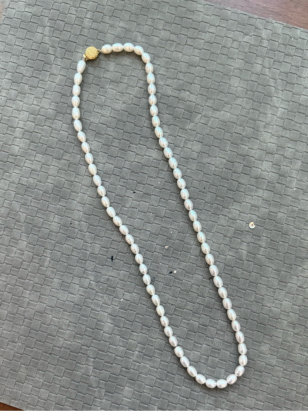 VIntage Classic White faux Pearl Necklace with Gold Clasp